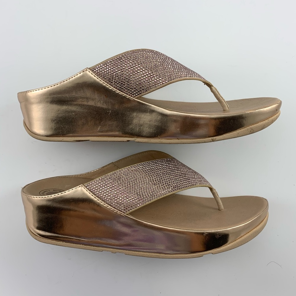 Rose gold FitFlop toe-post sandals